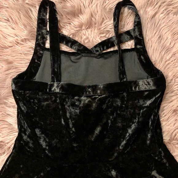 Black Velvet Dress! 🖤 - Picture 6 of 8